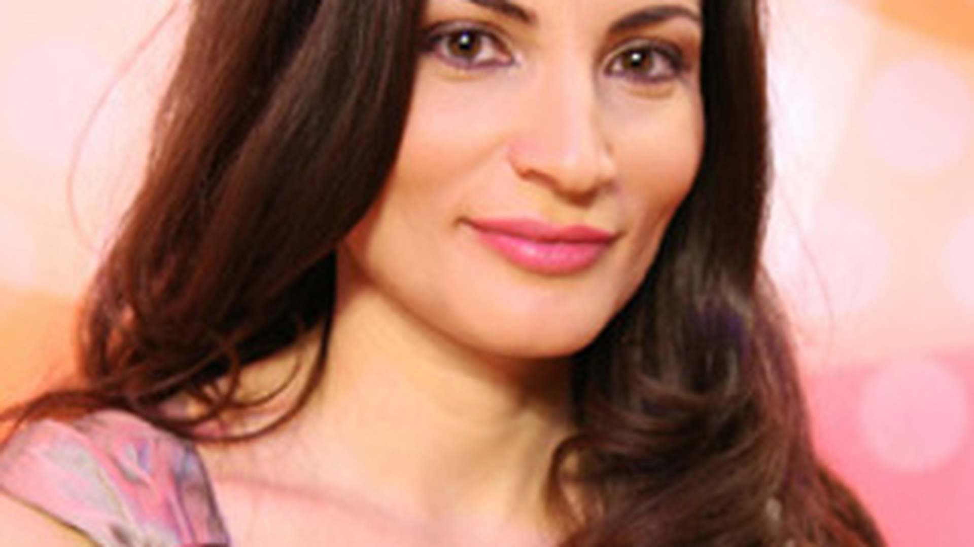 Ioana Ginghina nu renunta la produsele naturale! Vezi ce crema si-a facut pentru tenul iritat!