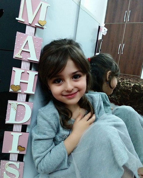 ”Fetita din imagine este oarba!” Adevărul scandalos din spatele imaginii cu fetiţa care i-a cucerit pe români. Sute de mii de oameni au ”donat” bani pentru ea