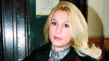 Vrea sa ma scoata nebuna!