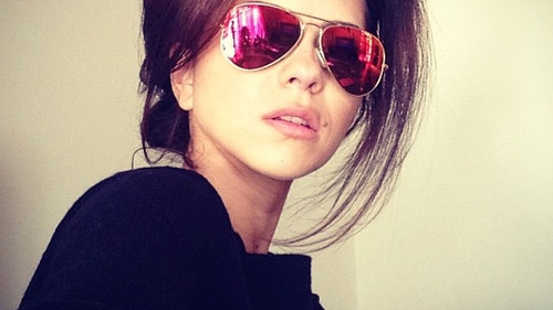 Inna, complet naturală! Uite-o pe bruneta sexy cum arată fără pic de machiaj! Vă place sau nu?