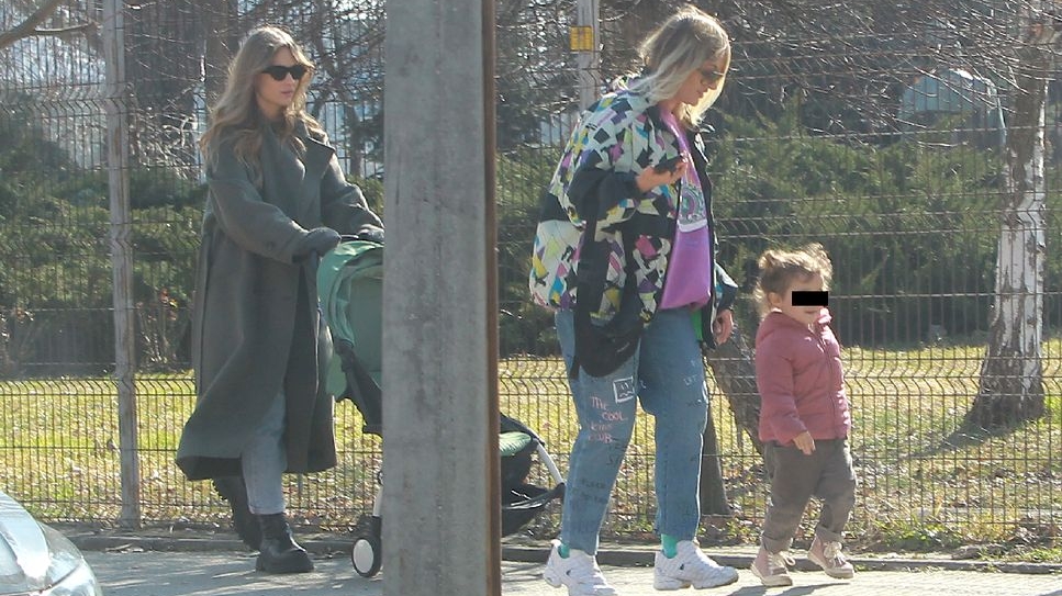 Delia Matache așteaptă un copil? Imaginile care o dau de gol pe cântăreață