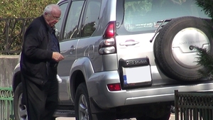 Faceti loc, trece Arsinel! Cum se descurca in trafic actorul si cine il ajuta sa iasa din parcare cand e depasit de situatie