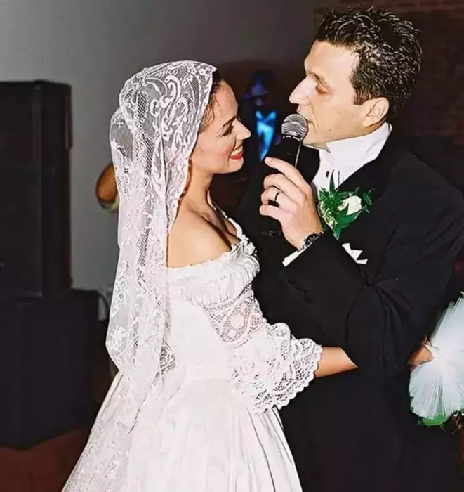 Imagini RARE de la nunta lui Andi Moisescu cu Olivia Steer. Evenimentul fastuos a avut loc la Casa Doina din București
