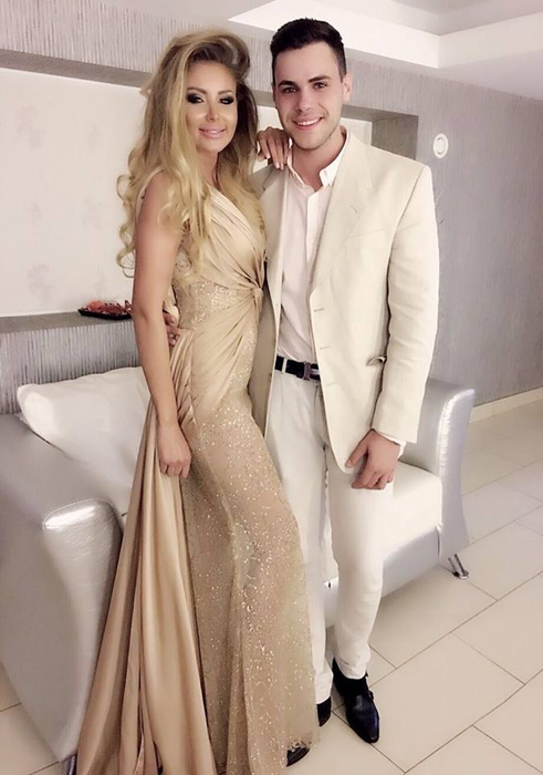 Roxana a fost remarcată de Mircea la un botez