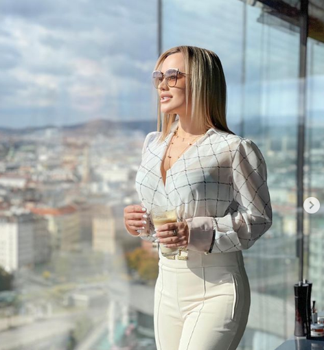 Carmen de la Sălciua a plecat într-o mini-vacanță alături de iubitul ei