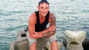 Păcălea fetele să se dezbrace în faţa camerei, apoi le şantaja cu pozele indecente. Poliţiştii l-au luat ca din oală