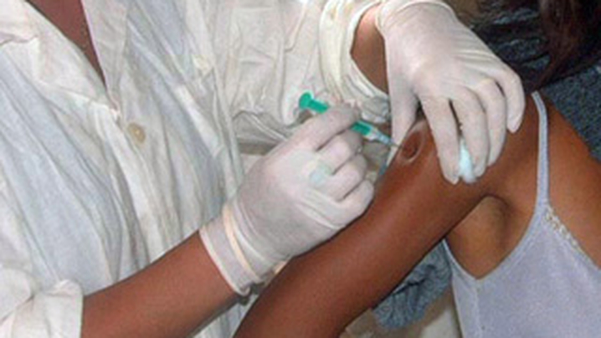 Peste 900 de persoane din zonele afectate de inundatii au fost vaccinate impotriva difteriei si a tetanosului