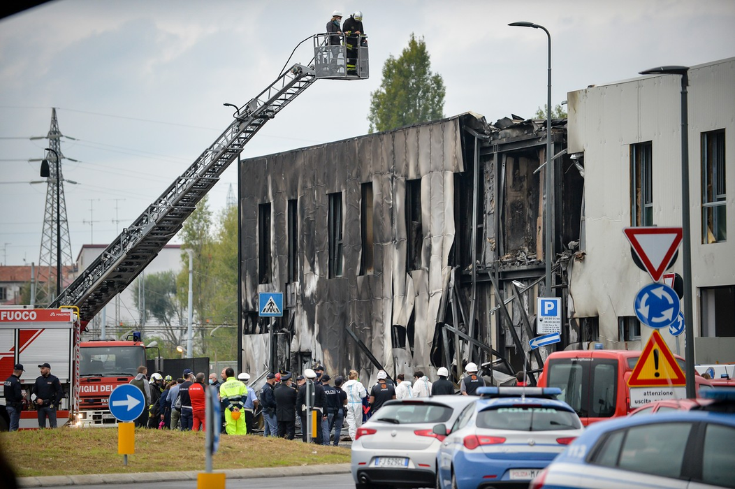 03 ottobre 2021 Milano, Italia CronacaUn aero ultraleggero, decollato da Milano Linate e diretto in Sardegna, è caduto su una palazzina a San Donato MilaneseNella foto: il luogo dello schianto, sul posto il pubblico ministero Tiziana Nunziata SicilianoOctober 03, 2021 Milan, Italy NewsAn ultralight aircraft, which took off from Milan Linate and headed for Sardinia, crashed into a building in San Donato Milanese.In the pic: firefigheters on the site of the crash, Tiziana Nunziata Siciliano,Image: 636244513, License: Rights-managed, Restrictions: , Model Release: no, Credit line: Profimedia