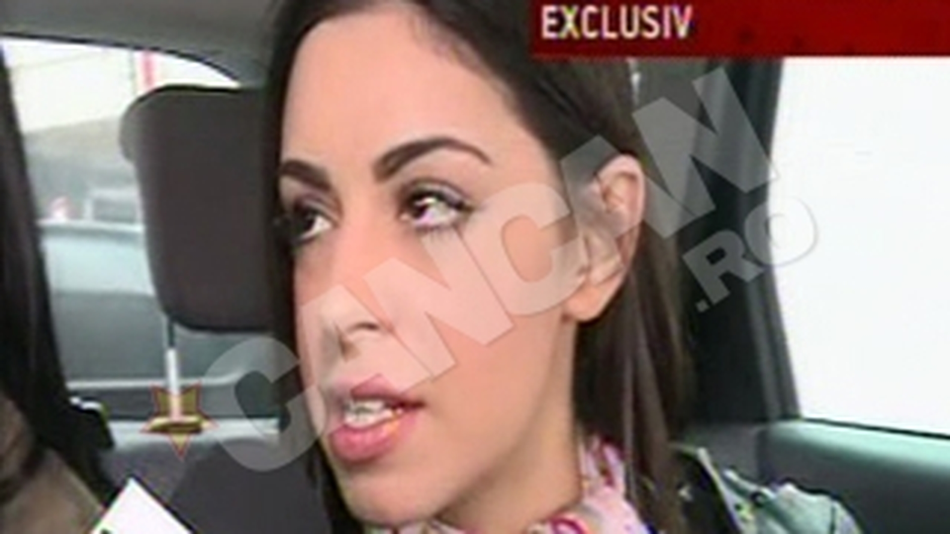 VIDEO Natalia a pupat pamantul dupa ce a aterizat in Romania!