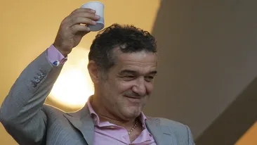 “6-6, poarta-n casa”. Gigi Becali are in celula o cutie de table editie limitata si-si face mana cu detinutii de la Jilava