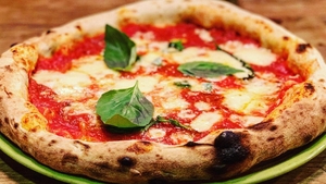 Cât costă o simplă pizza într-un restaurant din Ibiza. E mult mai scumpă ca în Mamaia