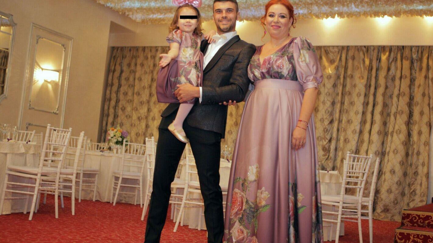 Oana Roman, vacanţă de 1 Decembrie la munte cu soţul şi fiica! A slăbit atât de tare încât nici hainele de iarnă nu-i mai ridică probleme