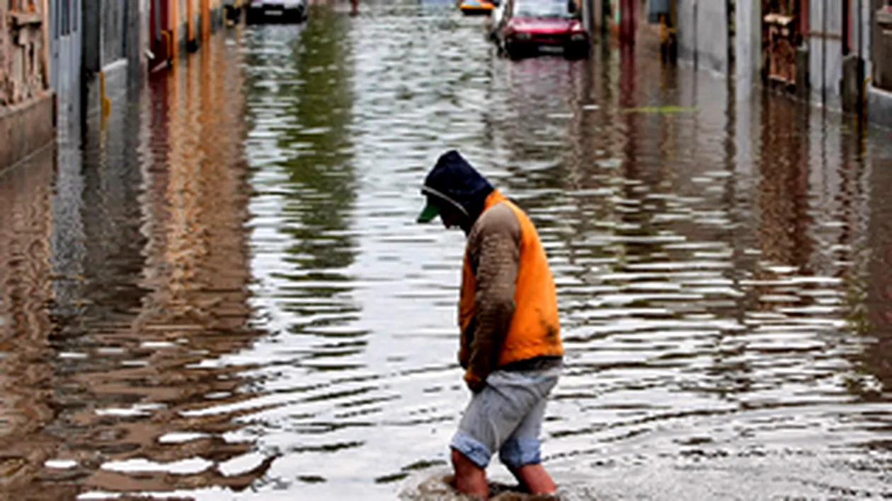 Peste 200 de gospodarii si locuinte au fost inundate in judetul Bacau