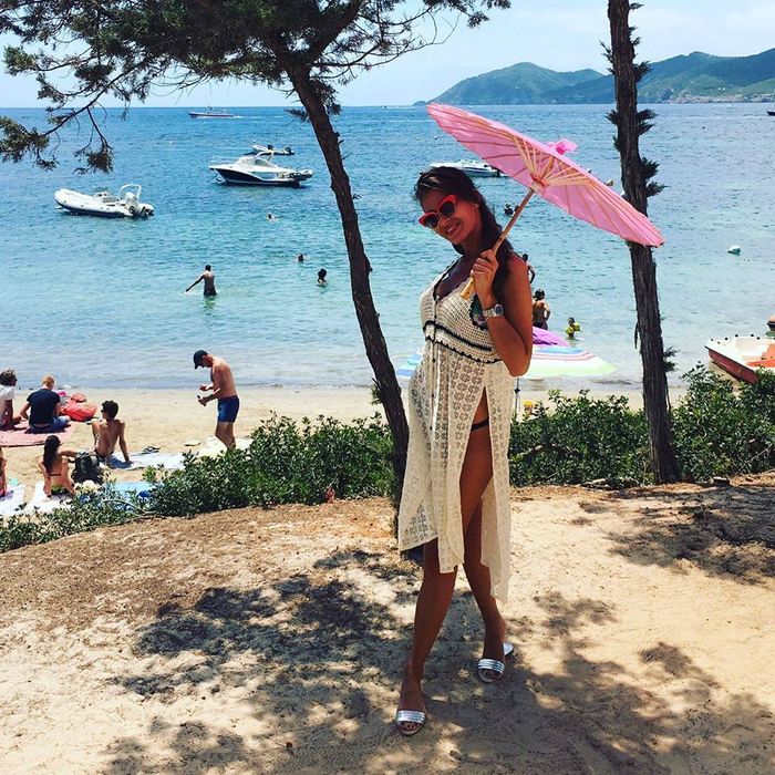 Cristina de la ”Bravo, ai stil!” a pocnit-o rău pe o… ”glumeaţă” ruptă de beată! CANCAN.ro a intrat în posesia unei filmări uluitoare făcute sâmbătă, la LOFT Predeal