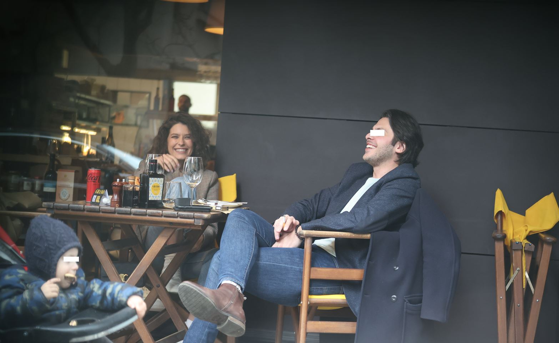 Alice Peneacă s-a prăpădit de râs, alături de un misterios bărbat, la un pahar de vin (Foto: CANCAN.RO)