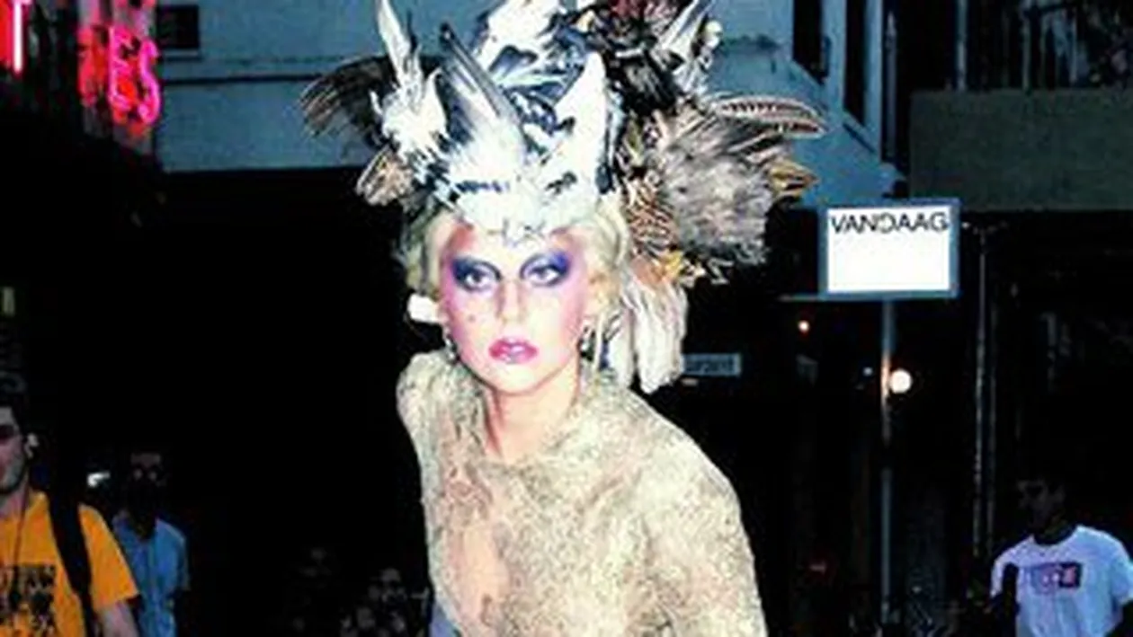 Lady GaGa isi aduce decorul pentru concertul de la Bucuresti in 15 trailere!