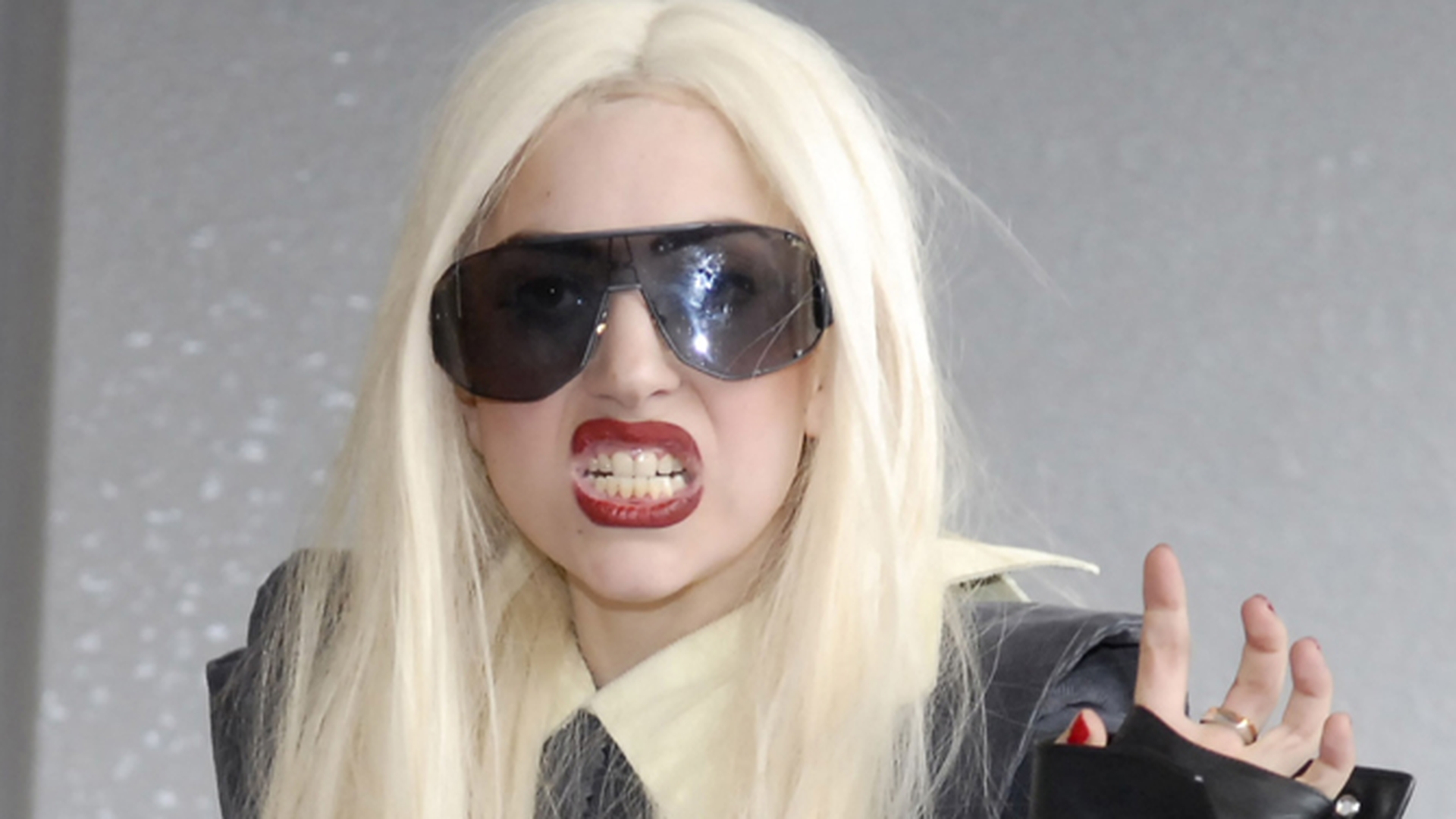 Lady Gaga le face parintilor cadouri de lux!
