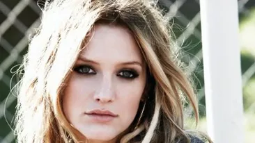 S-au LOGODIT! Cantareata care dupa nici un an de zile de relatie a ales sa-si puna pirostriile