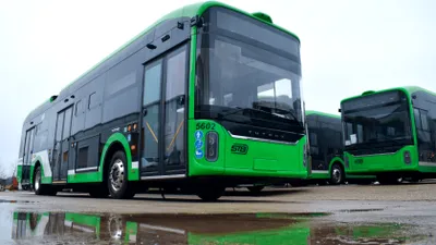 Toate detaliile despre troleibuzele chinezești introduse luni pe trei linii din București. Ce ar trebui să știe călătorii înainte de a le utiliza