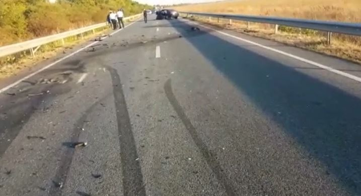 Accident grav în Dolj. O femeie, luată la ocazie, a murit. Două persoane au ajuns la spital