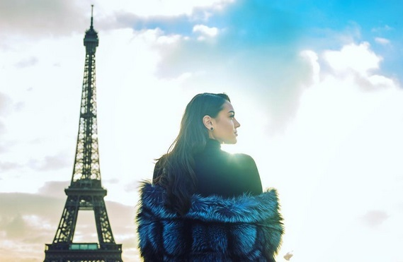 Carmen Minune, la Turnul Eiffel