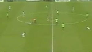 VIDEO Loviti de fulger in timpul unui meci de fotbal!