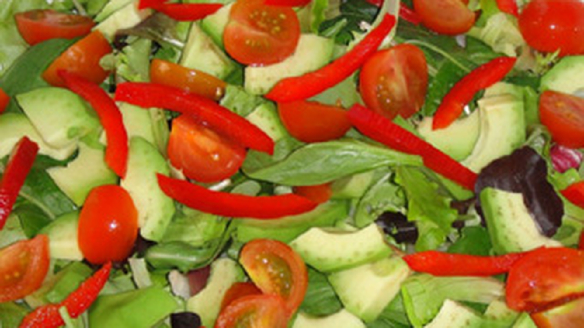Ioana Maria Moldovan iti recomanda o salata de legume "usoara, satioasa si plina de vitamine"- Vezi aici reteta!