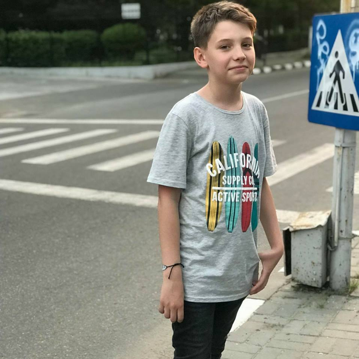 Mihai este un copil obișnuit, dar și un mare pianist