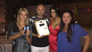 MIHAI MITOŞERU, dezmăţ de ziua lui! Uite cum a petrecut alături de DANIELA CRUDU şi OANA ROMAN