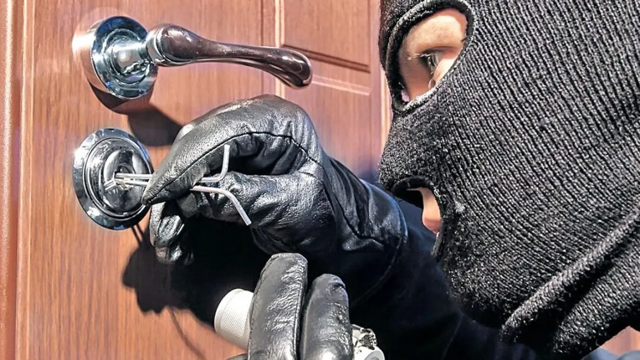 Un clujean supranumit „cel mai mare spărgător de locuințe din zona Ardealului” a fost ”încuiat” de polițiști! Iată câte furturi avea la activ | VIDEO