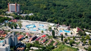 Băile Felix, Căciulata și Călimănești sunt cele mai căutate destinații de vacanță din România pentru 1 mai. Ce oferă gazdele turiștilor care doresc să se relaxeze sau să petreacă