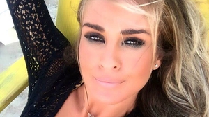 DIANA MUNTEANU a apărut în costum de baie şi a întors toate privirile pe plajă! Iată cum arată în valurile mării