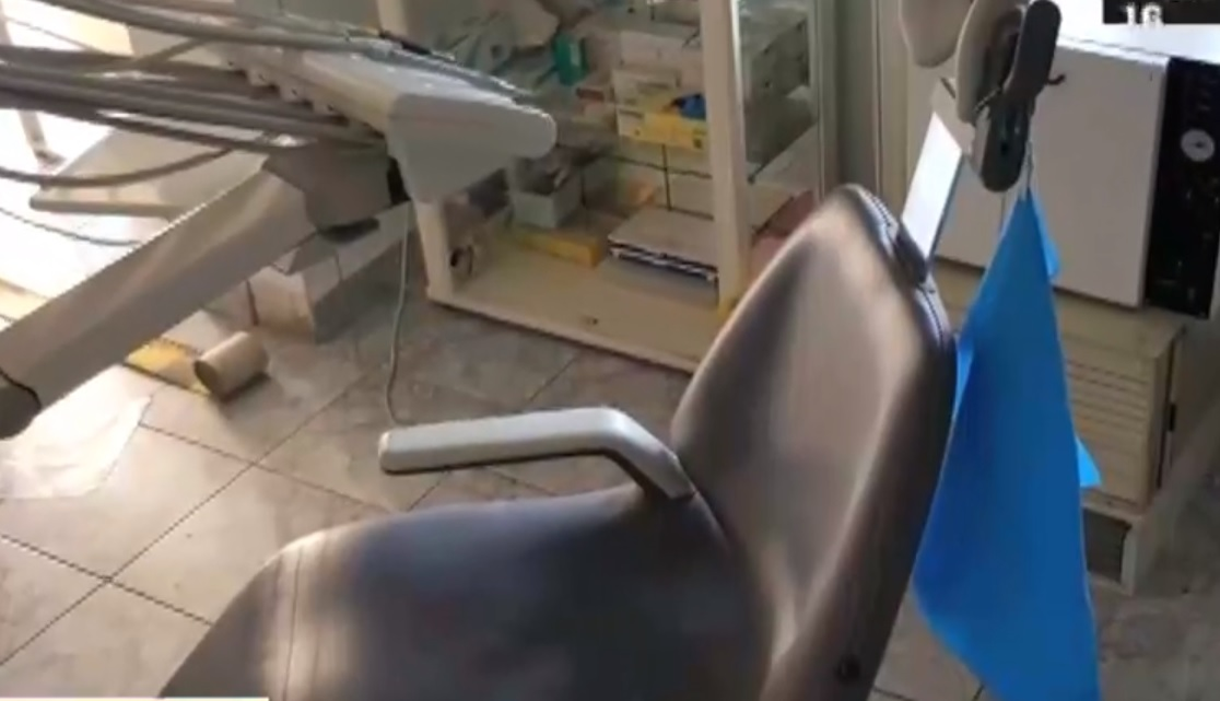Autoritățile au descoperit un dentist fals într-un sat de lângă Capitală! Bărbatul era de fapt zidar