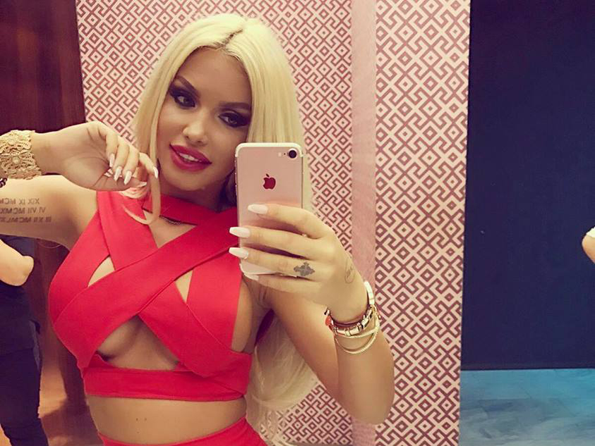 Loredana Chivu işi uimeşte fanii cu formele sale