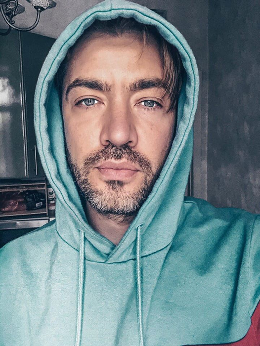 Îl mai știi pe Arsenie de la O-Zone? Bărbatul este complet schimbat față de acum 20 de ani