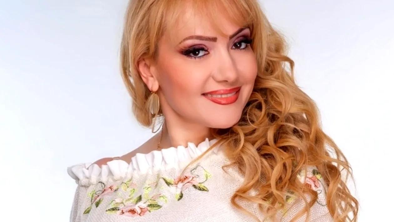 Cântăreața de muzică populară Adriana Ochișanu a căzut în gol cu liftul