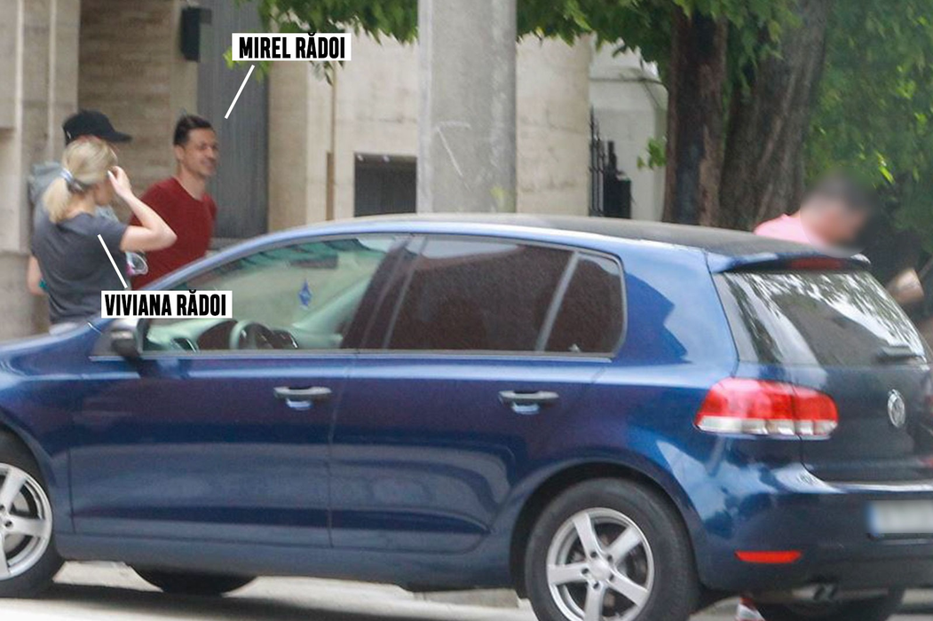 Unul dintre amicii lui Rădoi "inspectează" mașina