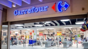 Un bărbat a fost încuiat într-un Carrefour toată noaptea. Cu ce a umplut bărbatul din Franța patru valize