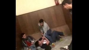 "Bă, îl omori!" Bătaie cruntă între elevi, filmată pe holurile Liceului George Bariţiu din Oradea