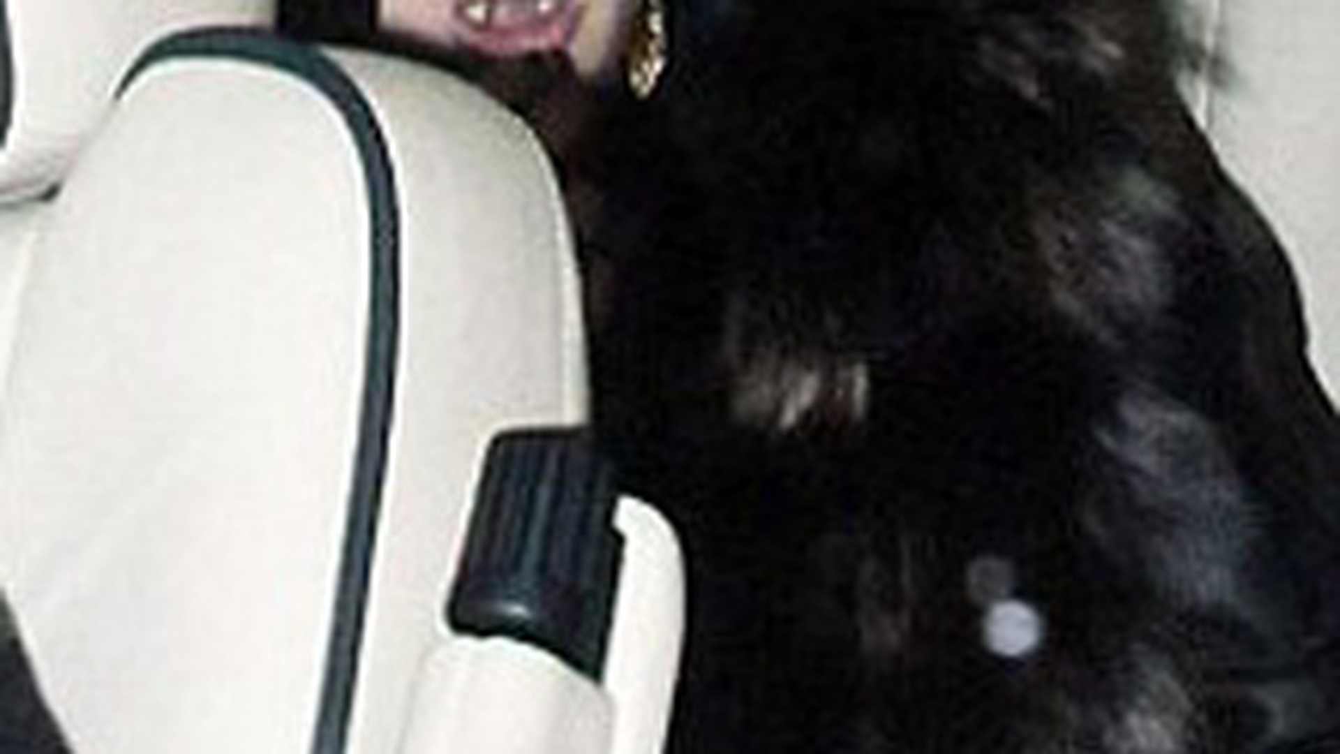Lindsay mananca chipsuri pe ascuns