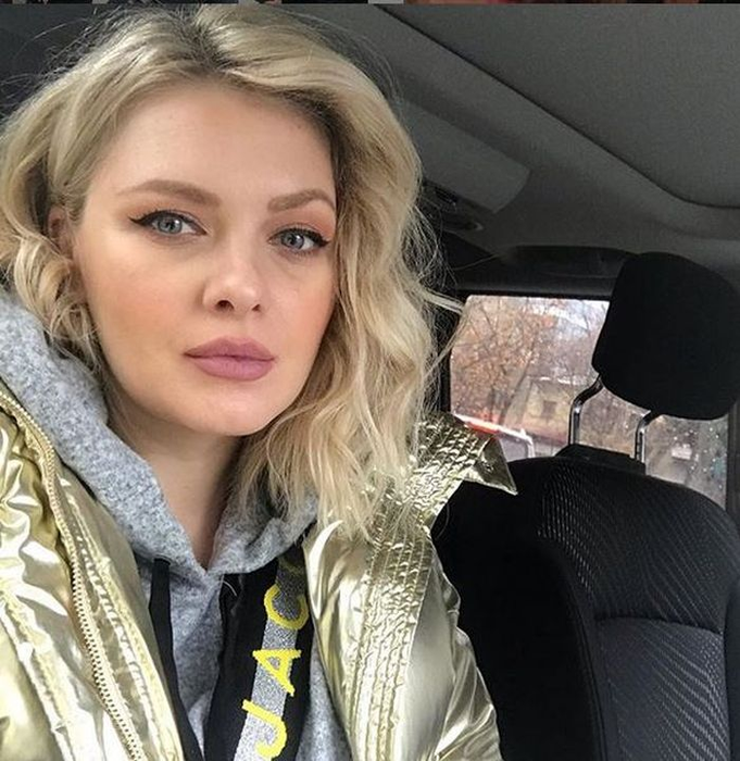 V-o mai amintiți pe Cristina Dochianu, ”blonda de la Observator”? Iată cum arată acum