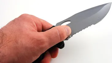 Un tanar a fost injunghiat intr-o discoteca