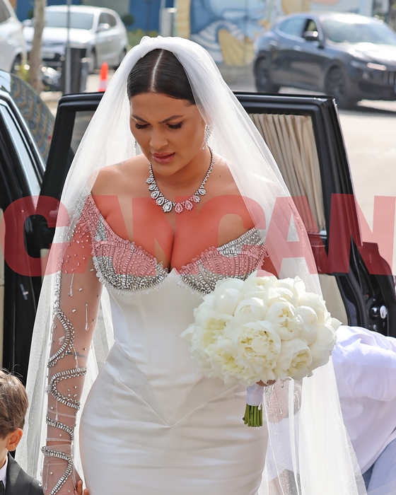 Roxana Dobre a strălucit, inclusiv la propriu, în marea zi a nunții cu Florin Salam (Foto: CANCAN.RO)