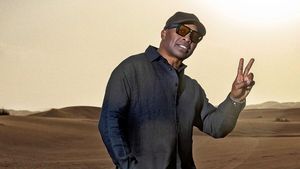 Legenda anilor ’90 se întoarce în România. Povestea iubirii care l-a adus din nou aici