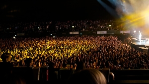 Incident grav în timpul unui concert Oasis la Londra. Un bărbat a murit după ce a căzut de la înălțime