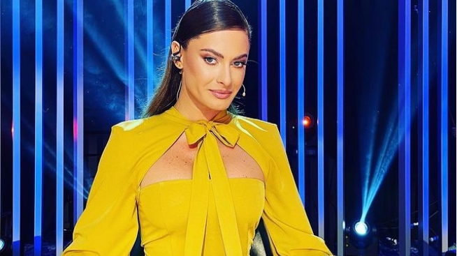 Raluka, călătorie urgentă, în Turcia. Iată cu cine a plecat artista în Istanbul!