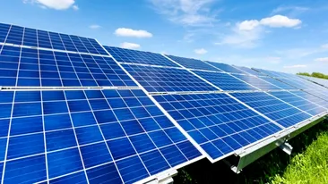 Veste bună pentru românii care vor să-și monteze panouri fotovoltaice sau pompe de căldură. Legea a fost promulgată
