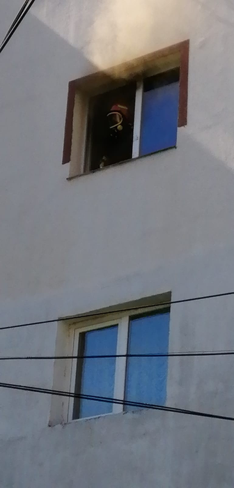 Focul ar fi izbucnit de la o lumânare nesupravegheată