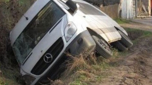 S-a intamplat in aceasta dimineata! Un microbuz s-a rasturnat pe DN 17! Care este starea victimelor