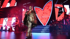 Andra a susţinut LIVE ultimul concert din seria ”Iubirea schimbă tot”. Sala Palatului a fost plină până la refuz. VIDEO